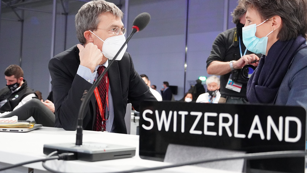 L’ambassadeur pour l’environnement Franz Perrez et la conseillère fédérale Simonetta Sommaruga