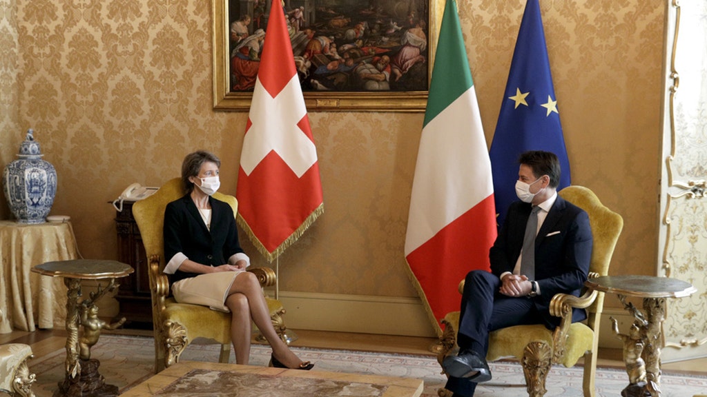 La presidente della Confederazione Simonetta Sommaruga e il presidente del Consiglio italiano Giuseppe Conte
