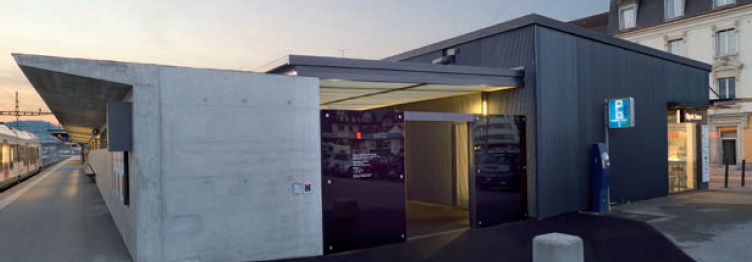 Eingang der Velostation.