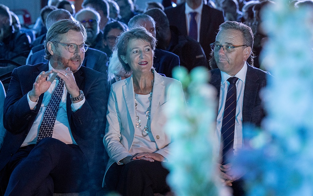 Bundesrätin Simonetta Sommaruga mit Michael Wider, Präsident der Gesellschaft Nant de Drance und Roberto Schmidt, Präsident des Staatsrates und Energiedirektor des Kantons Wallis