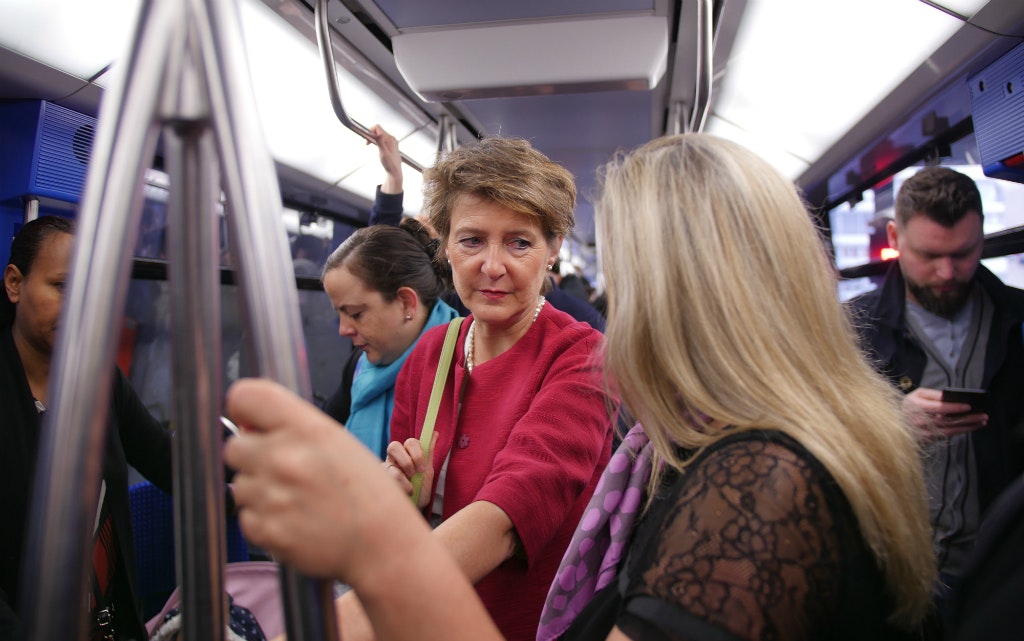 Bundesrätin Sommaruga in der Métro Lausanne