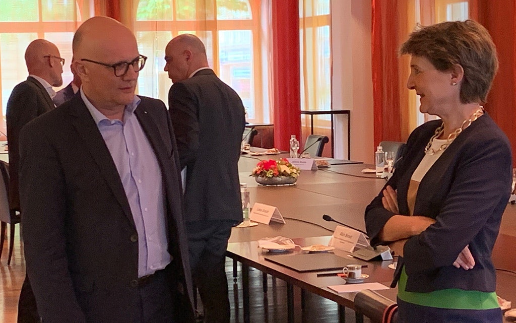 Bundespräsidentin Simonetta Sommaruga und Nicolo Paganini, Präsident des Schweizer Tourismus-Verbands