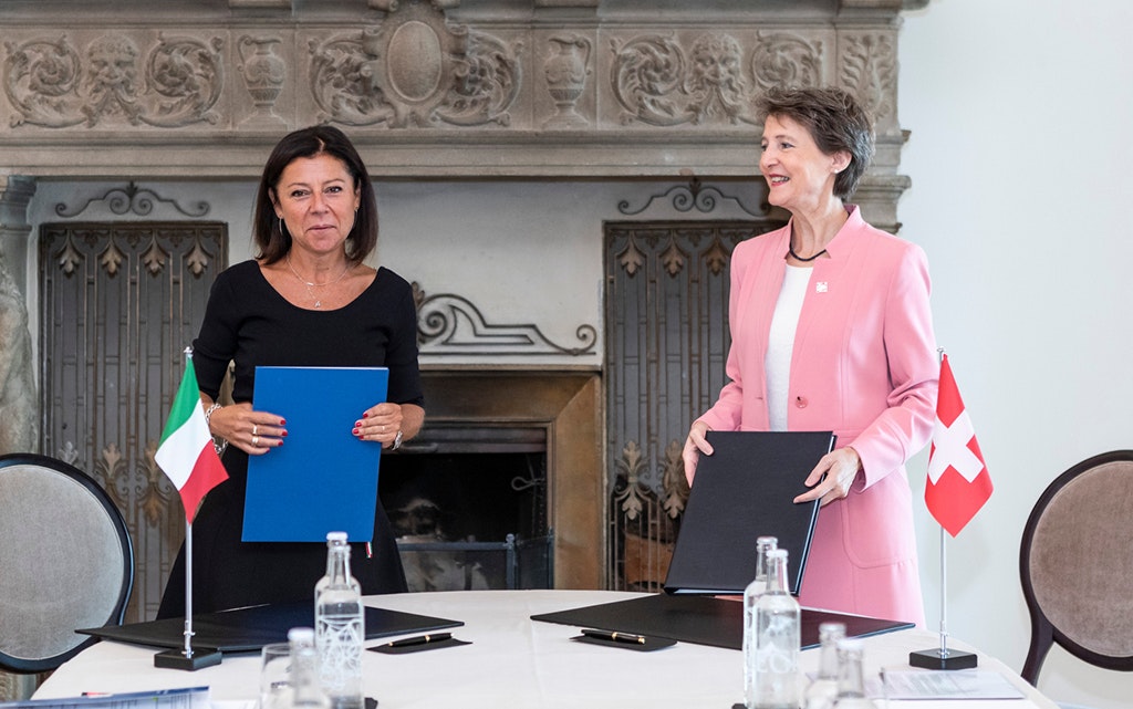 Simonetta Sommaruga und ihre italienische Amtskollegin Paola de Micheli