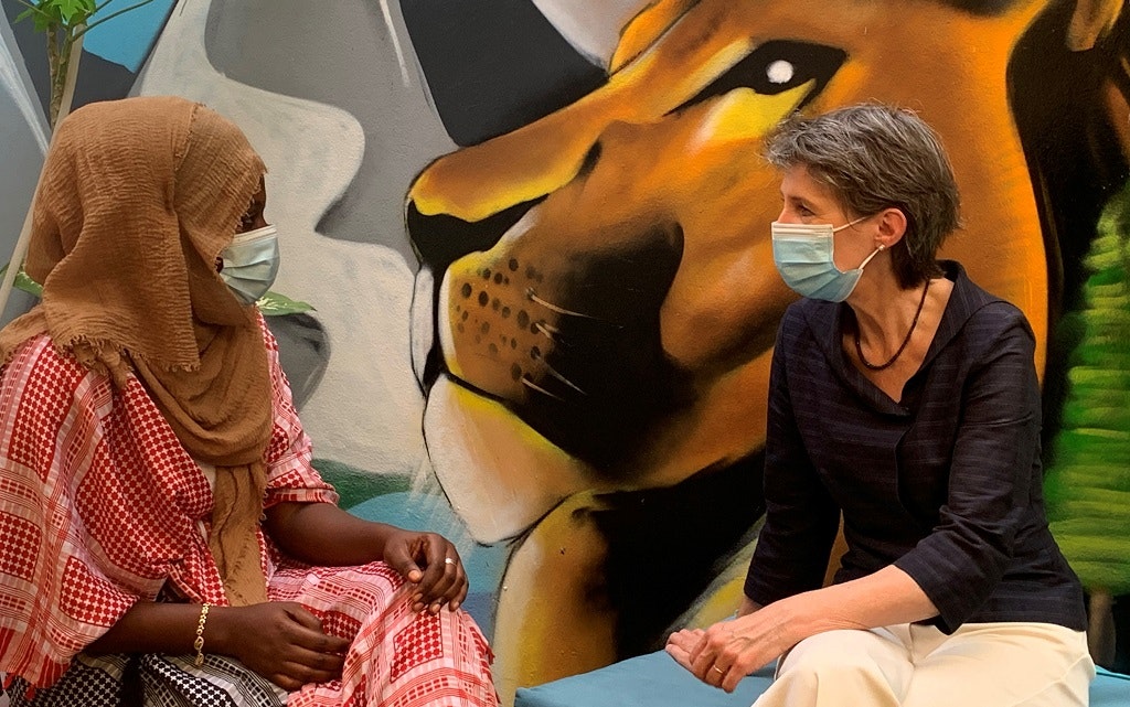 Bundesrätin Sommaruga und die Rapperin Mina La Voilé