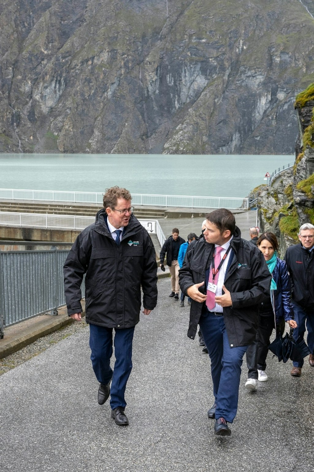 Bundesrat Albert Rösti und Grégory Logean, Gemeindepräsident von Hérémence