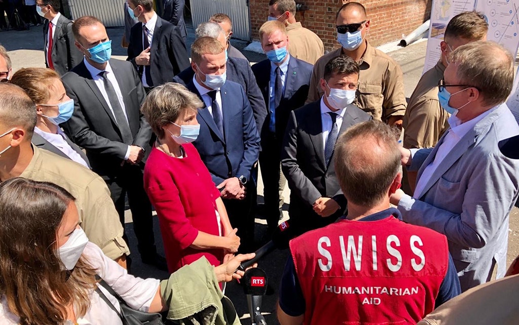 Übergabe von humanitären Hilfsgütern im Namen der Schweiz im Donbas