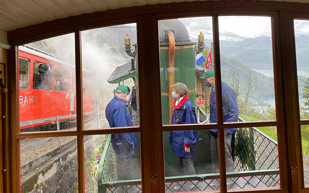 Bundesrätin Sommaruga mit der Lok Nr. 7 unterwegs auf die Rigi