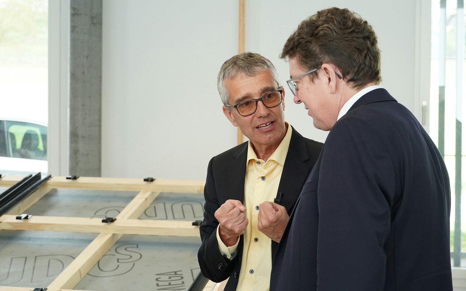 Patrick Hofer-Noser (Gründer und CEO 3S) und Bundesrat Albert Rösti