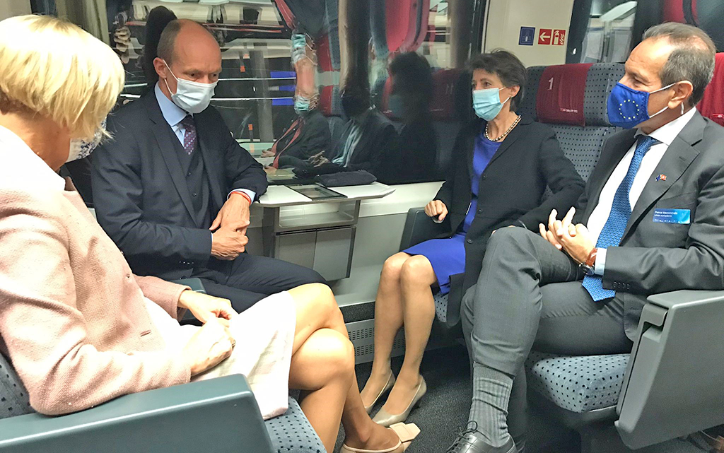 Monika Ribar (Präsidentin des SBB-Verwaltungsrats), Herald Ruijters (EU), Bundesrätin Simonetta Sommaruga und Petros Mavromichalis (EU)