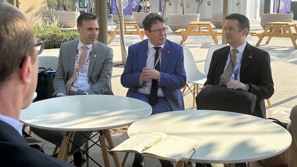 Environment Ambassador Felix Wertli, Federal Councillor Albert Rösti and Ambassador Arthur Mattli
