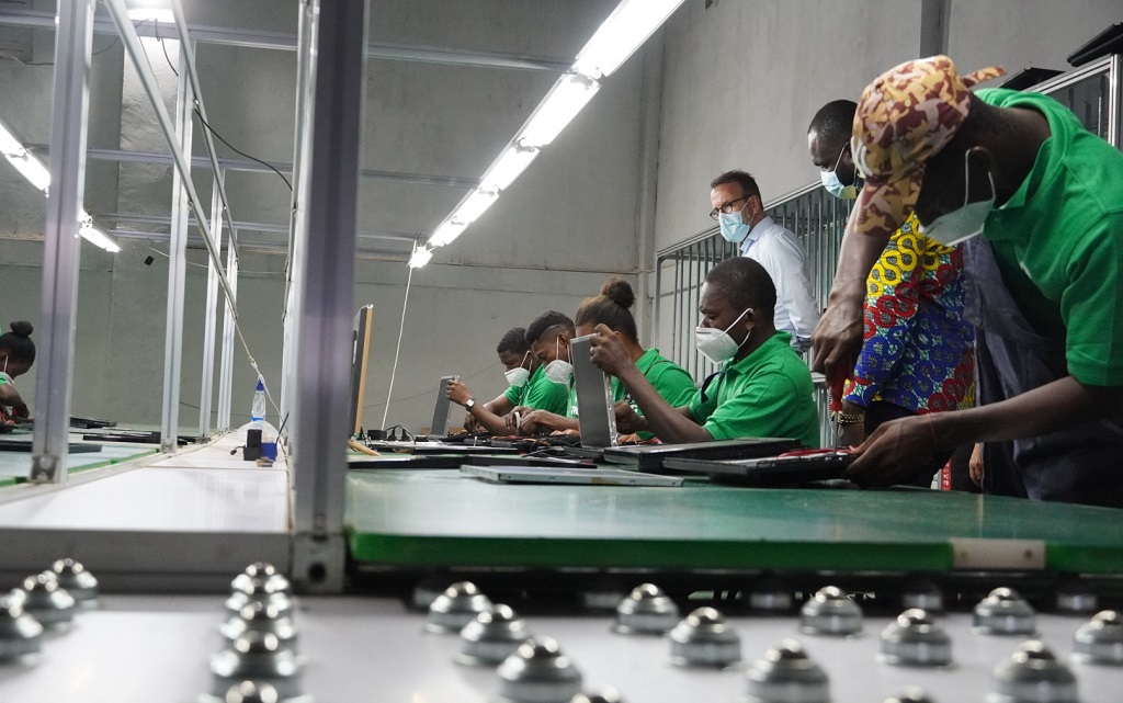 Dismantling electronic waste