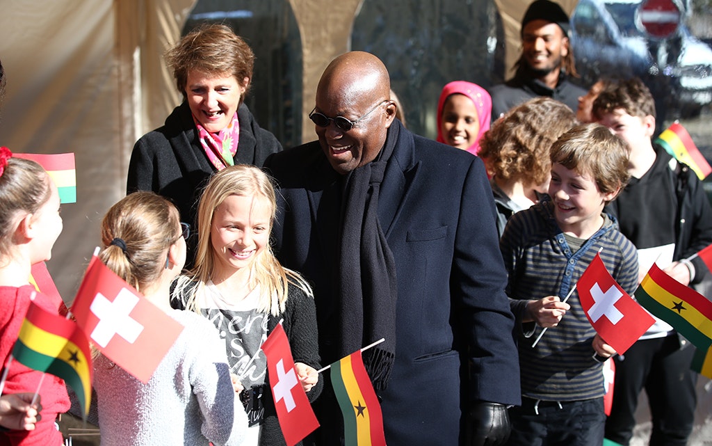 Greeting by a children’s choir in Kehrsatz