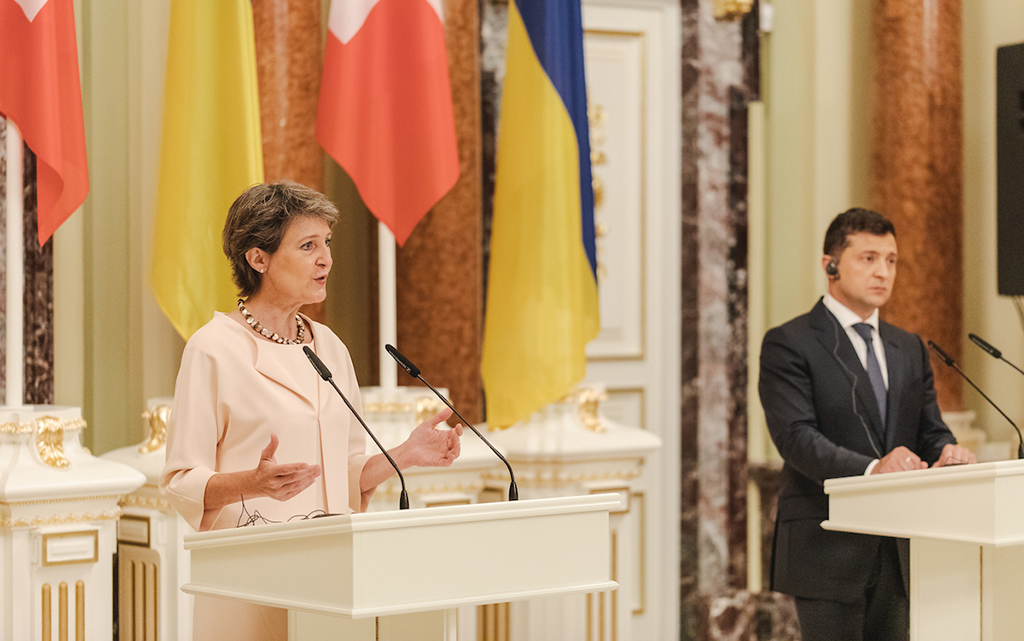 La présidente de la Confédération Simonetta Sommaruga et le président ukrainien Volodymyr Zelenskyy