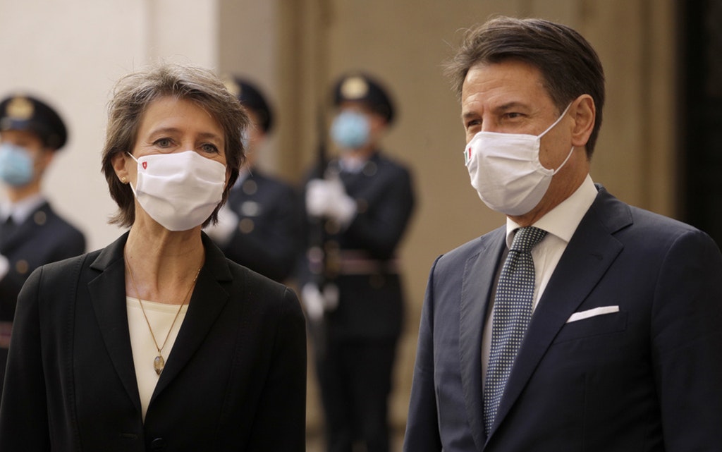La présidente de la Confédération Simonetta Sommaruga et Giuseppe Conte, le chef du gouvernement italien