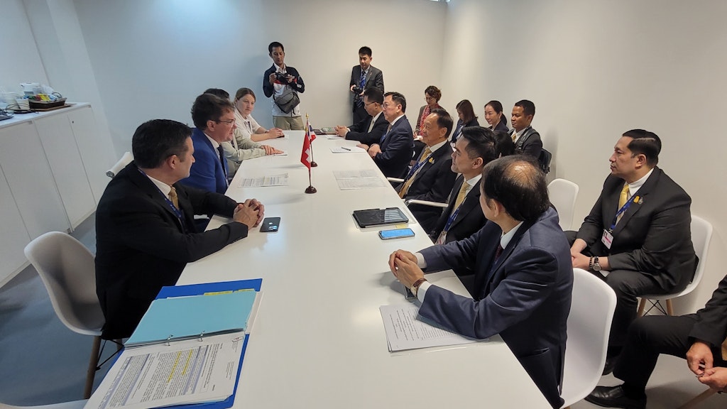 Rencontre bilatérale avec Patcharawat Wongsuwan, ministre thaïlandais des ressources naturelles et de l’environnement