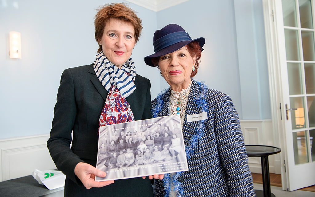 La présidente de la Confédération Simonetta Sommaruga et Jeannette Hadzis
