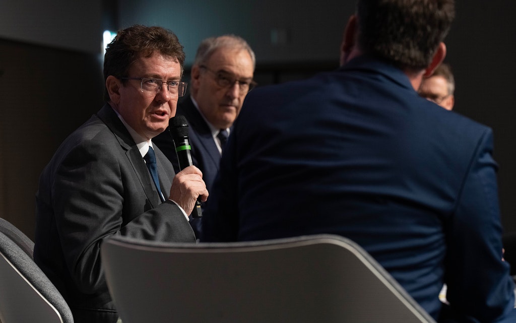 Les conseillers fédéraux Guy Parmelin et Albert Rösti lors de la manifestation portant sur l’Initiative économies d’énergie Hiver