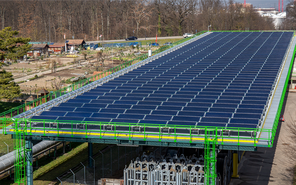Centrale électrique avec 800m2 de cellules solaires