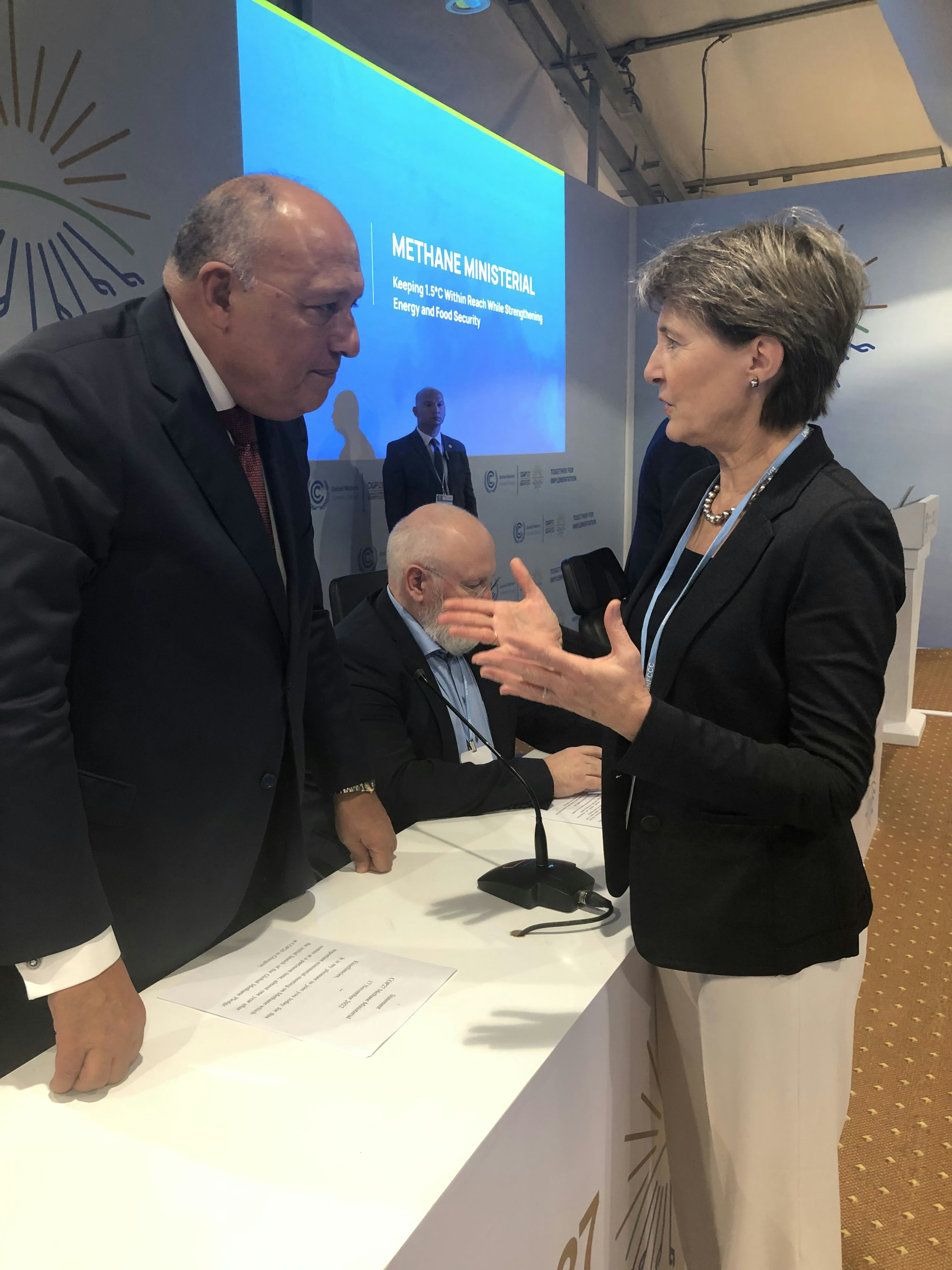 La conseillère fédérale Simonetta Sommaruga avec le négociateur en chef pour l’Égypte