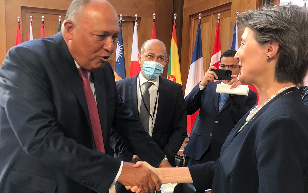 Sameh Shoukry (le ministre égyptien des affaires étrangères et président désigné de la COP27) et la conseillère fédérale Simonetta Sommaruga