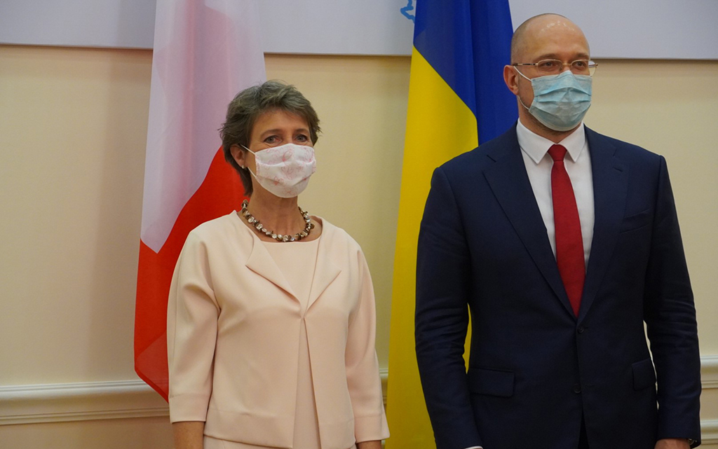 La présidente de la Confédération Simonetta Sommaruga et Denys Shmyhal, le premier ministre