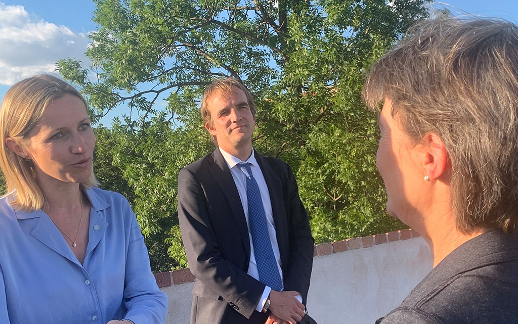 La conseillère fédérale Simonetta Sommaruga s'entretient avec Agnès Pannier-Runacher, ministre française de la Transition énergétique