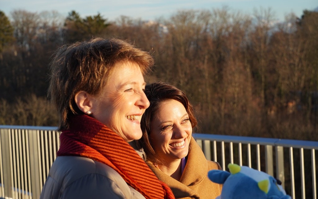 La présidente de la Confédération Simonetta Sommaruga et Virginie Faivre, présidente du Comité d’organisation des Jeux olympiques d’hiver de la jeunesse 2020
