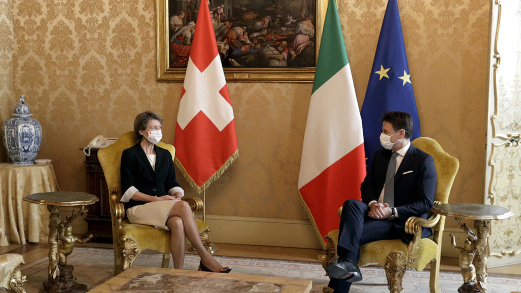 La présidente de la Confédération Simonetta Sommaruga et Giuseppe Conte, le chef du gouvernement italien