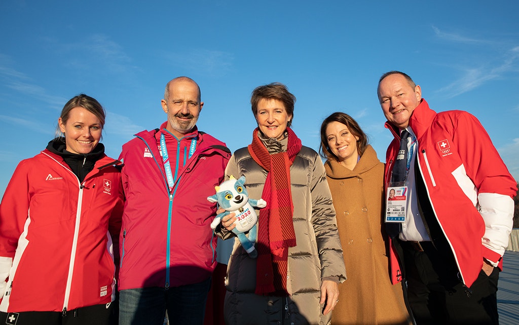 La presidente della Confederazione Simonetta Sommaruga, Corinne Staub (capo missione di Swiss Olympic), Virginie Favre (presidente del comitato organizzativo dei Giochi olimpici invernali della gioventù 2020) e Jürg Stahl (presidente di Swiss Olympic)