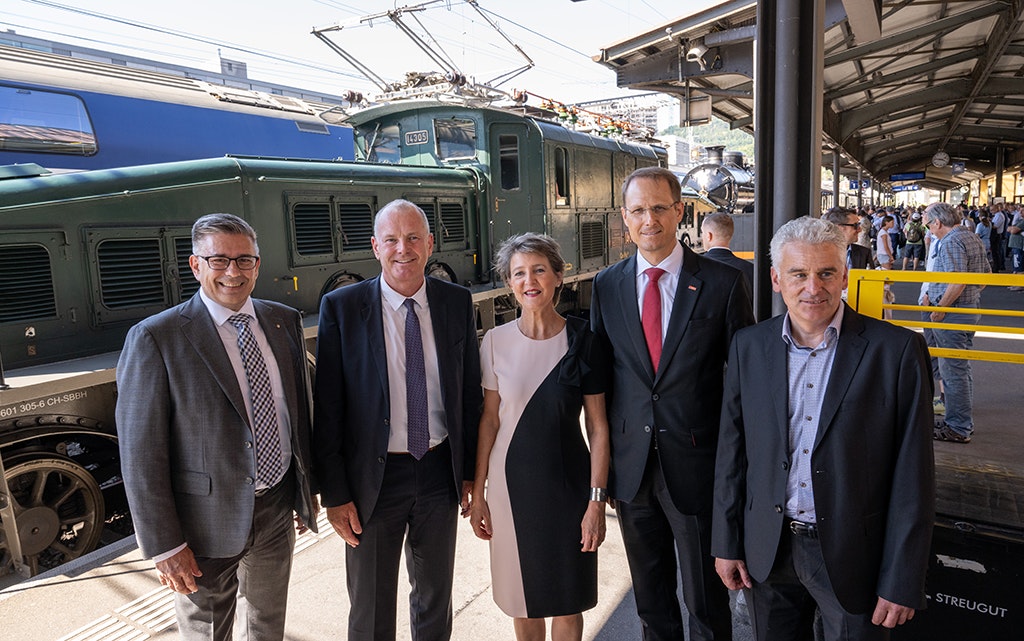 Markus Schneider (consigliere comunale di Baden), Stephan Attiger (consigliere del cantone di Argovia), la consigliera federale Simonetta Sommaruga, Renato Fasciati (presidente del UTP) e Ueli Stückelberger (direttore del UTP)