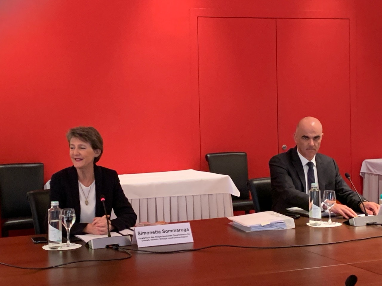La presidente della Confederazione Simonetta Sommaruga insieme insieme al consigliere federale Alain Berset
