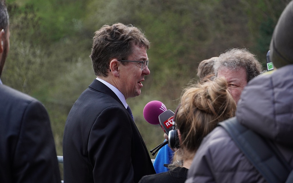 Il consigliere federale Rösti a colloquio con i media