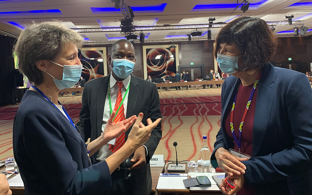 La consigliera federale Simonetta Sommaruga e Barbara Creecy, ministra dell'ambiente del Sudafrica