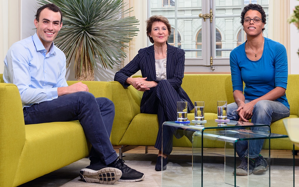 La presidente della Confederazione Simonetta Sommaruga, l’agricoltrice Valérie Piccand e lo sciatore alpino Daniel Yule