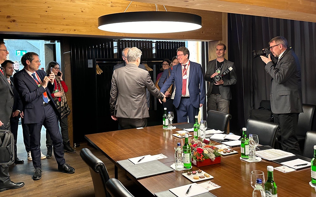 Il consigliere federale Albert Rösti accoglie il vicecancelliere tedesco Robert Habeck