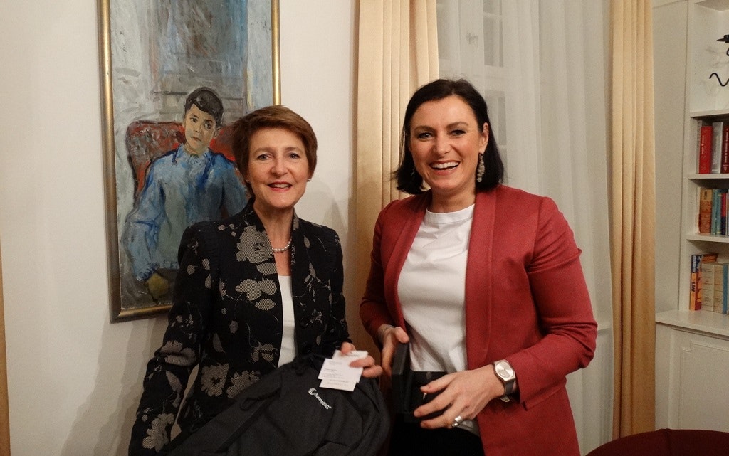 La consigliera federale Simonetta Sommaruga e la ministra austriaca dell'energia Elisabeth Köstinger