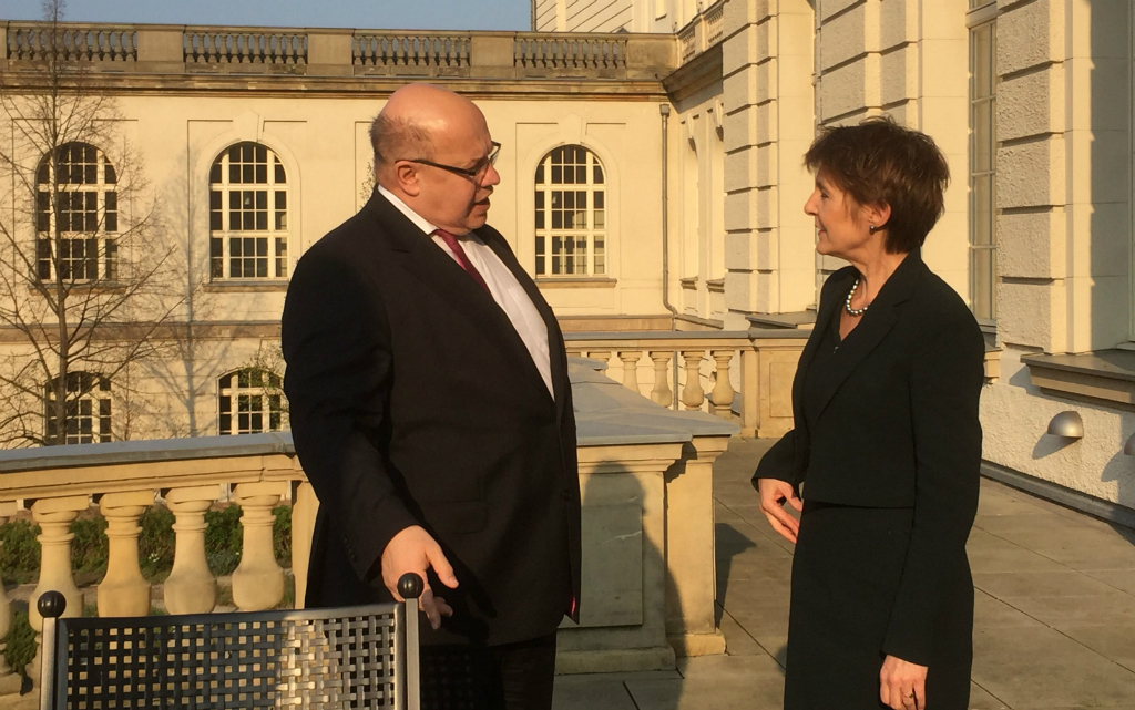 La consigliera federale Simonetta Sommaruga e Peter Altmaier, ministro tedesco dell'economia e dell'energia