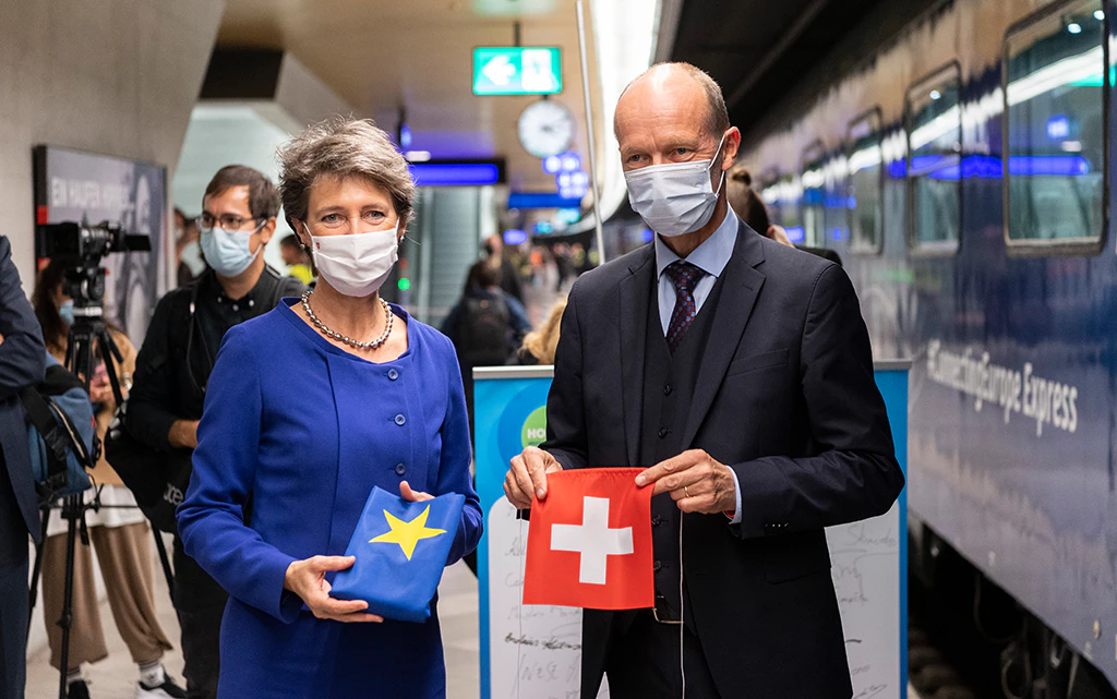 La consigliera federale Simonetta Sommaruga e Herald Ruijters, rappresentante della Commissione europea