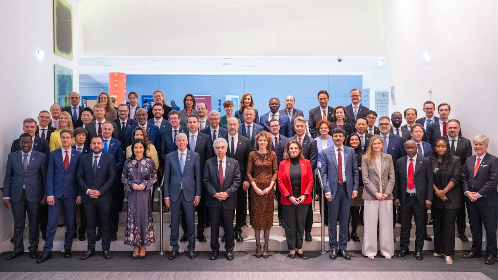 Foto di gruppo, conferenza ministeriale AIE, Parigi